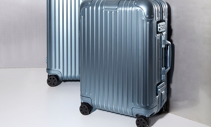 لا تفوت اقتناء قطعة من مجموعة RIMOWA المستوحاة من المياه الزرقاء في محيط القطب الشمالي